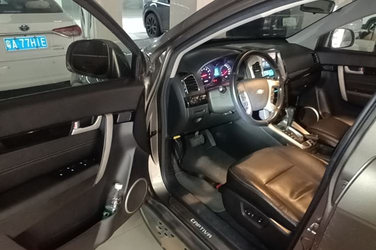 Used Chevrolet Captiva 2015 2.4L 4x4 Flagship Edition 7-Seater Driver Seat