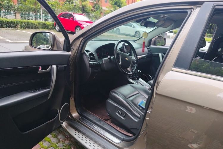 Used Chevrolet Captiva 2015 2.4L 4x4 Flagship Edition 7-Seater Driver Seat