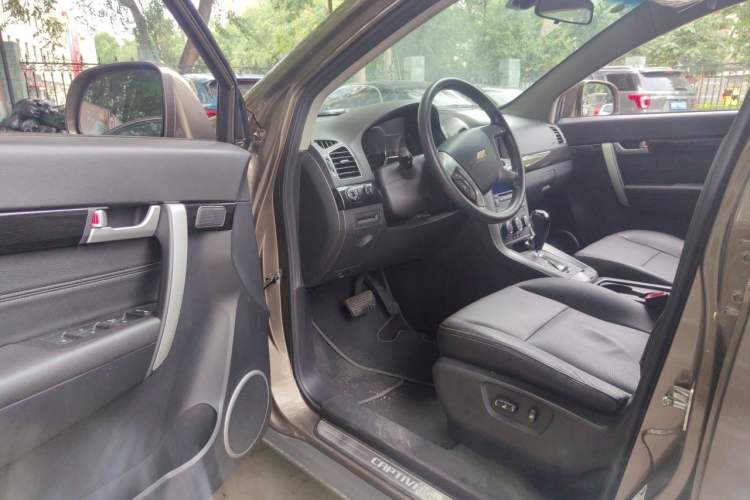 Used Chevrolet Captiva 2015 2.4L Two-Wheel Drive Urban Version 7 Seats Driver Seat
