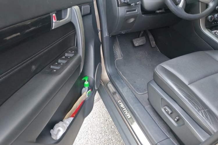 Used Chevrolet Captiva 2015 2.4L Two-Wheel Drive Urban Version 7 Seats Driver Seat