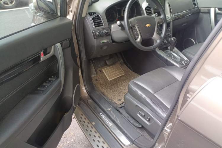 Used Chevrolet Captiva 2015 2.4L 4x4 Flagship Edition 7-Seater Driver Seat