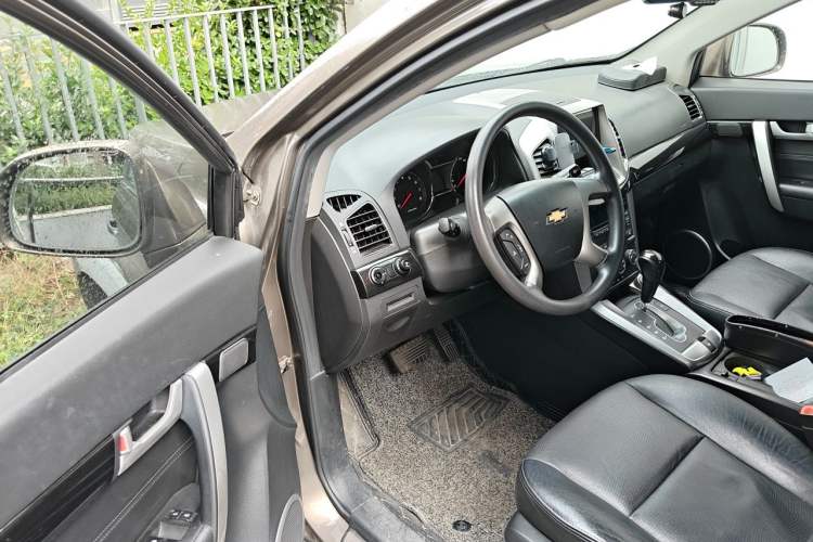 Used Chevrolet Captiva 2015 2.4L Two-Wheel Drive Urban Version 7 Seats Driver Seat