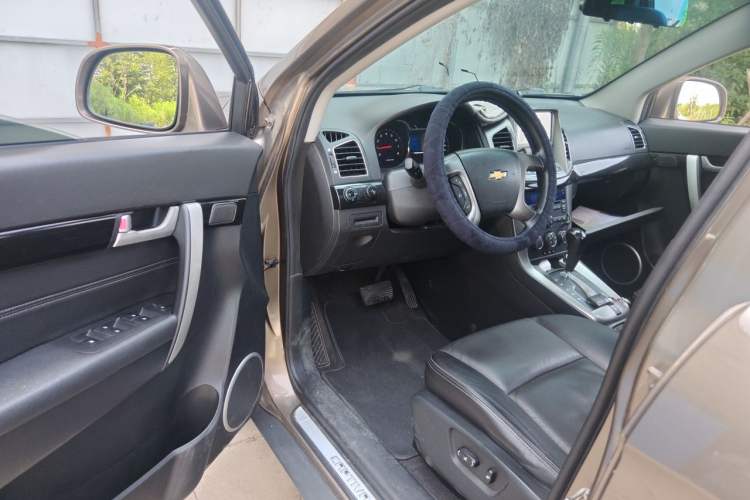 Used Chevrolet Captiva 2015 2.4L Two-Wheel Drive Urban Version 7 Seats Driver Seat