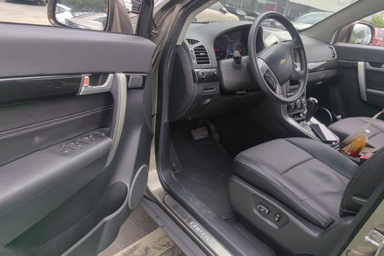 Used Chevrolet Captiva 2015 2.4L Two-Wheel Drive Urban Version 7 Seats Driver Seat