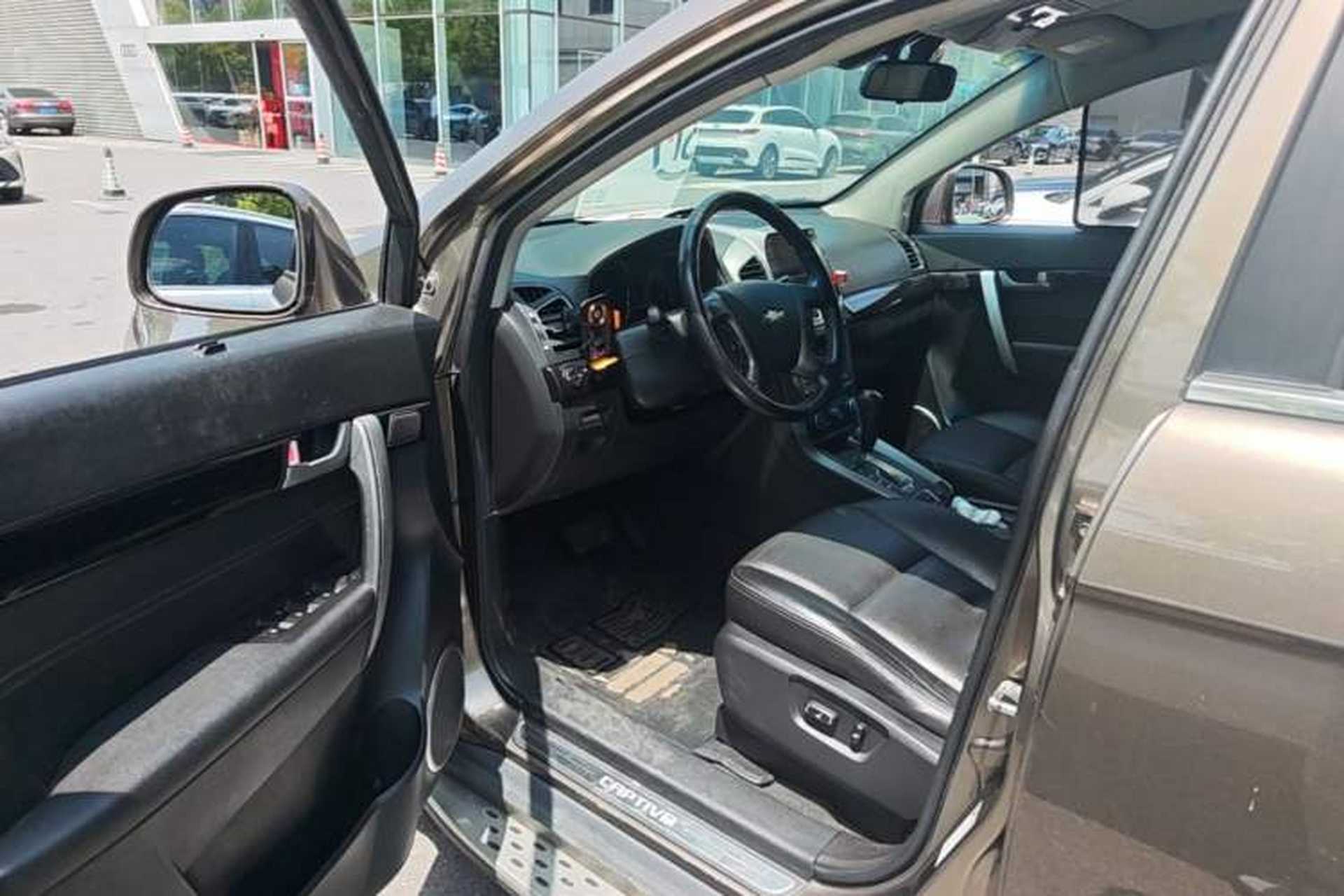 Used Chevrolet Captiva 2015 2.4L 4x4 Flagship Edition 7-Seater Driver Seat