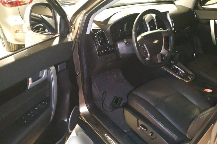 Used Chevrolet Captiva 2015 2.4L 4x4 Flagship Edition 7-Seater Driver Seat