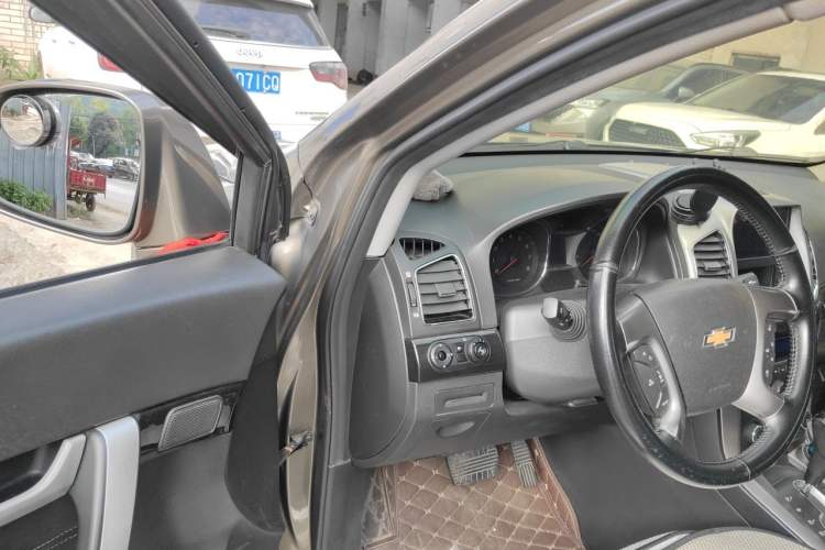 Used Chevrolet Captiva 2015 2.4L 4x4 Flagship Edition 7-Seater Driver Seat