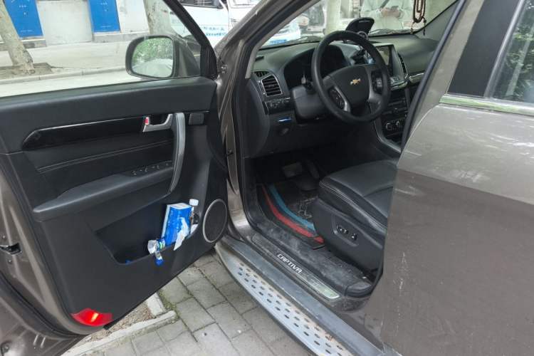 Used Chevrolet Captiva 2015 2.4L 4x4 Flagship Edition 7-Seater Driver Seat