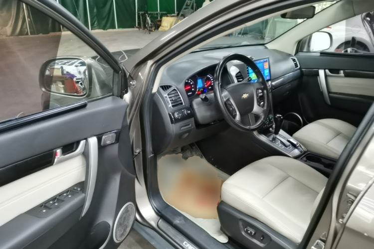 Used Chevrolet Captiva 2015 2.4L Two-Wheel Drive Urban Version 7 Seats Driver Seat