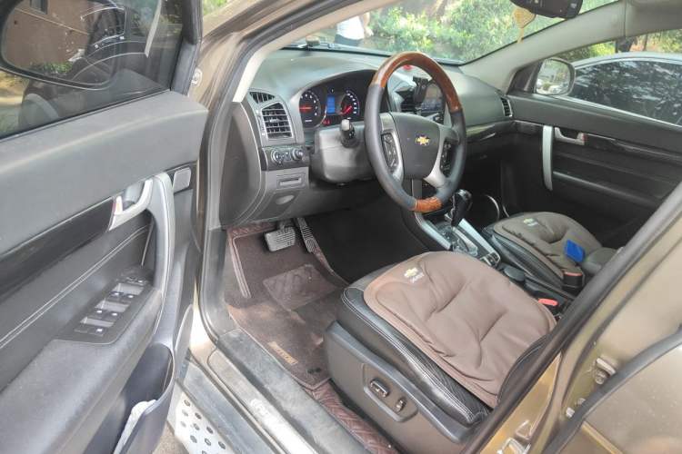 Used Chevrolet Captiva 2015 2.4L 4x4 Flagship Edition 7-Seater Driver Seat