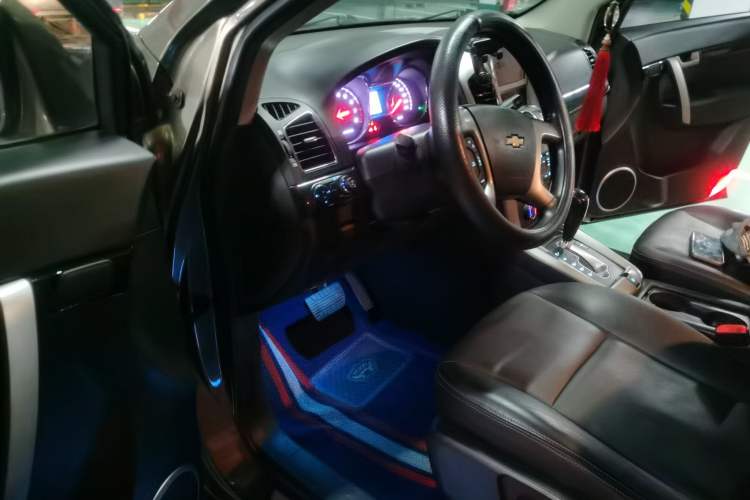 Used Chevrolet Captiva 2015 2.4L Two-Wheel Drive Urban Version 7 Seats Driver Seat