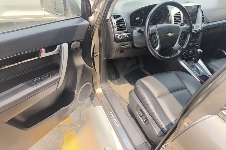 Used Chevrolet Captiva 2015 2.4L 4x4 Flagship Edition 7-Seater Driver Seat