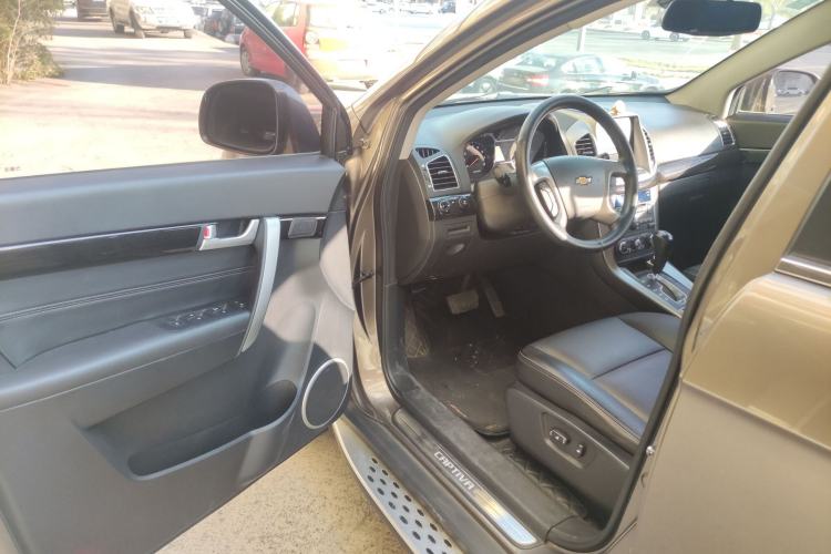 Used Chevrolet Captiva 2015 2.4L 4x4 Flagship Edition 7-Seater Driver Seat