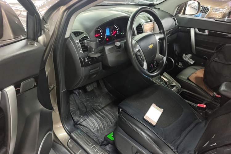 Used Chevrolet Captiva 2015 2.4L Two-Wheel Drive Urban Version 7 Seats Driver Seat