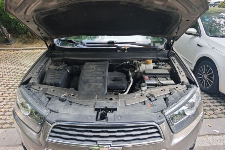 Used Chevrolet Captiva 2015 2.4L Two-Wheel Drive Urban Version 7 Seats Engine Bay