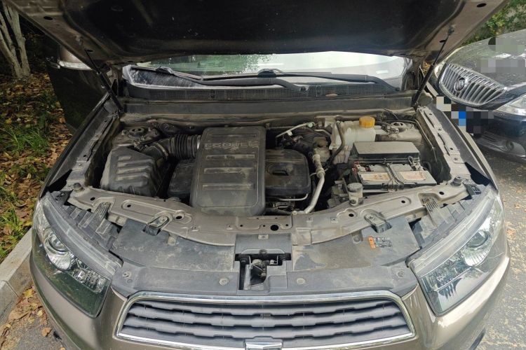 Used Chevrolet Captiva 2015 2.4L Two-Wheel Drive Urban Version 7 Seats Engine Bay
