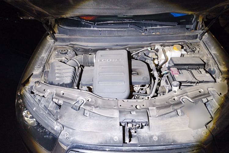 Used Chevrolet Captiva 2015 2.4L Two-Wheel Drive Urban Version 7 Seats Engine Bay