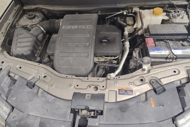 Used Chevrolet Captiva 2015 2.4L 4x4 Flagship Edition 7-Seater Engine Bay
