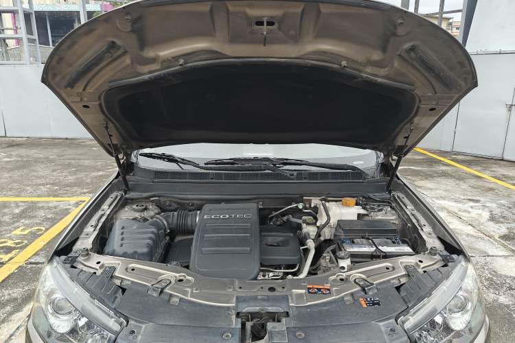 Used Chevrolet Captiva 2015 2.4L 4x4 Flagship Edition 7-Seater Engine Bay