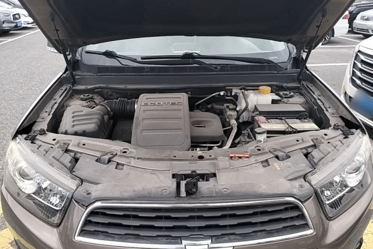 Used Chevrolet Captiva 2015 2.4L 4x4 Flagship Edition 7-Seater Engine Bay