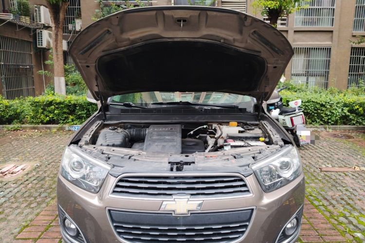 Used Chevrolet Captiva 2015 2.4L 4x4 Flagship Edition 7-Seater Engine Bay