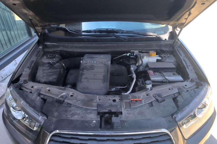 Used Chevrolet Captiva 2015 2.4L 4x4 Flagship Edition 7-Seater Engine Bay