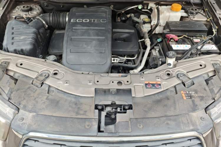 Used Chevrolet Captiva 2015 2.4L 4x4 Flagship Edition 7-Seater Engine Bay