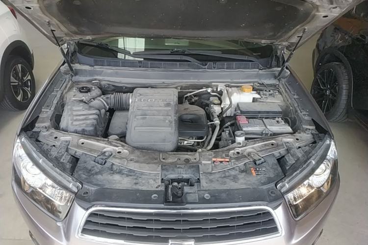 Used Chevrolet Captiva 2015 2.4L 4x4 Flagship Edition 7-Seater Engine Bay