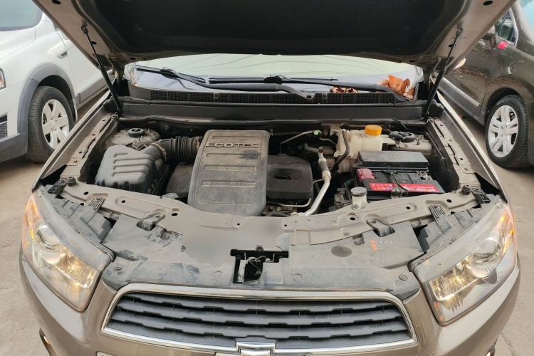 Used Chevrolet Captiva 2015 2.4L 4x4 Flagship Edition 7-Seater Engine Bay