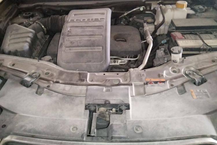 Used Chevrolet Captiva 2015 2.4L 4x4 Flagship Edition 7-Seater Engine Bay