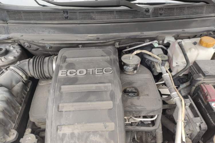 Used Chevrolet Captiva 2015 2.4L Two-Wheel Drive Urban Version 7 Seats Engine Bay