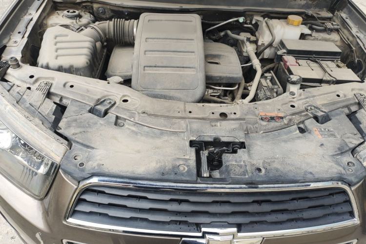 Used Chevrolet Captiva 2015 2.4L 4x4 Flagship Edition 7-Seater Engine Bay