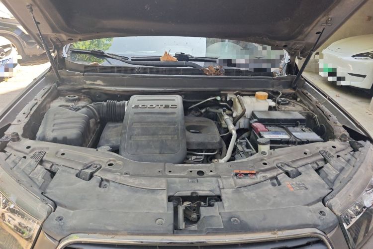 Used Chevrolet Captiva 2015 2.4L 4x4 Flagship Edition 7-Seater Engine Bay