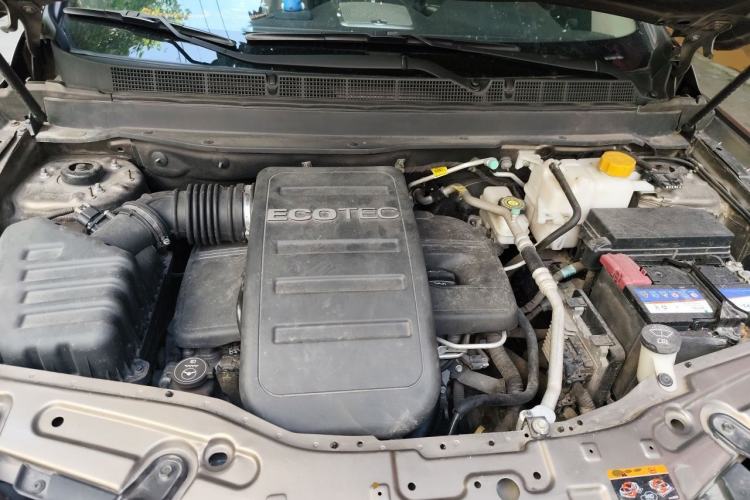 Used Chevrolet Captiva 2015 2.4L 4x4 Flagship Edition 7-Seater Engine Bay