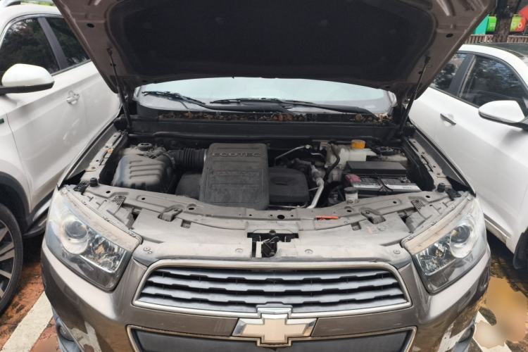 Used Chevrolet Captiva 2015 2.4L 4x4 Flagship Edition 7-Seater Engine Bay