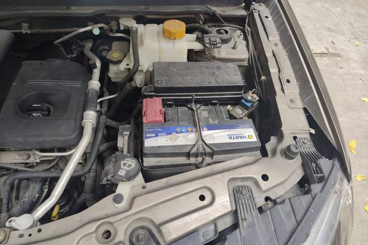 Used Chevrolet Captiva 2015 2.4L 4x4 Flagship Edition 7-Seater Engine Bay Left