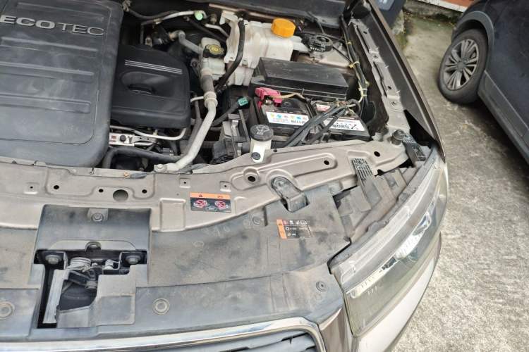 Used Chevrolet Captiva 2015 2.4L 4x4 Flagship Edition 7-Seater Engine Bay Left