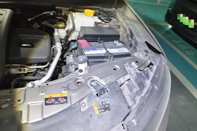 Used Chevrolet Captiva 2015 2.4L 4x4 Flagship Edition 7-Seater Engine Bay Left