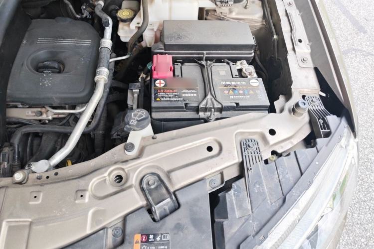 Used Chevrolet Captiva 2015 2.4L Two-Wheel Drive Urban Version 7 Seats Engine Bay Left