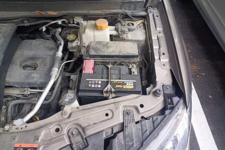 Used Chevrolet Captiva 2015 2.4L 4x4 Flagship Edition 7-Seater Engine Bay Left
