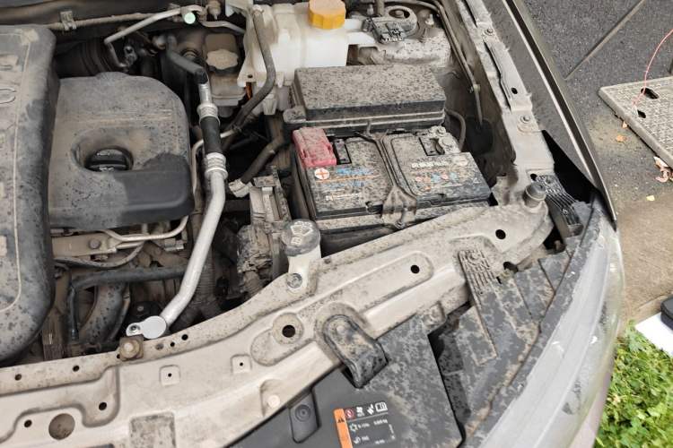 Used Chevrolet Captiva 2015 2.4L Two-Wheel Drive Urban Version 7 Seats Engine Bay Left