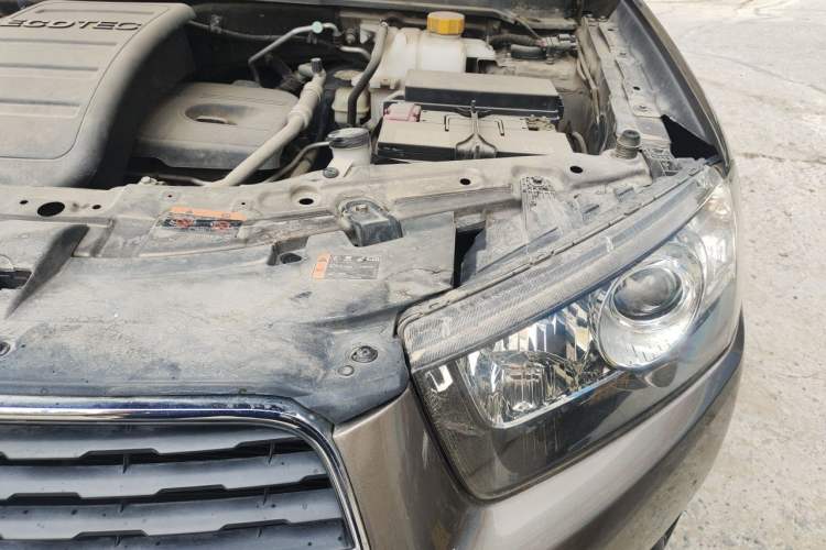 Used Chevrolet Captiva 2015 2.4L 4x4 Flagship Edition 7-Seater Engine Bay Left