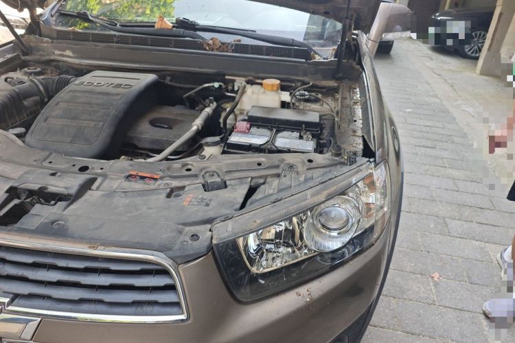 Used Chevrolet Captiva 2015 2.4L 4x4 Flagship Edition 7-Seater Engine Bay Left