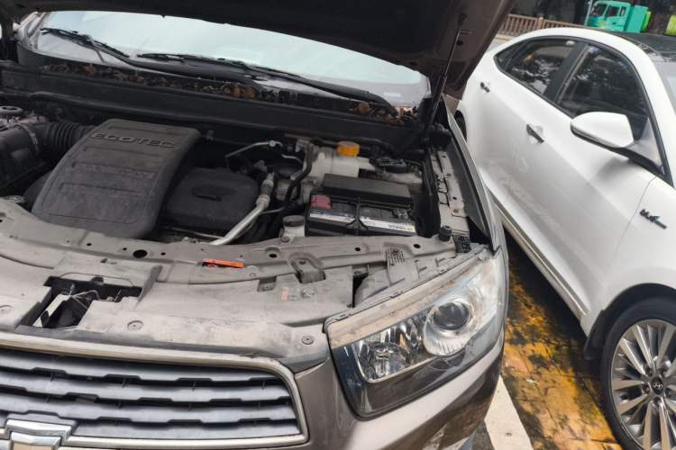 Used Chevrolet Captiva 2015 2.4L 4x4 Flagship Edition 7-Seater Engine Bay Left