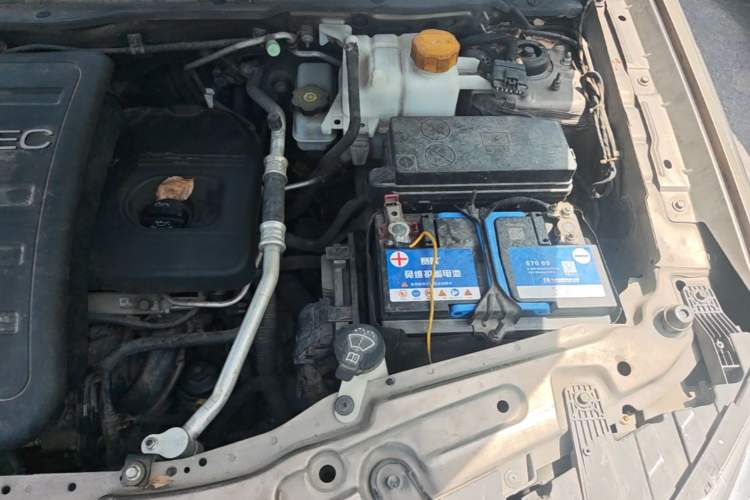 Used Chevrolet Captiva 2015 2.4L 4x4 Flagship Edition 7-Seater Engine Bay Left