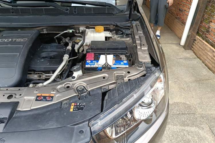 Used Chevrolet Captiva 2015 2.4L 4x4 Flagship Edition 7-Seater Engine Bay Left
