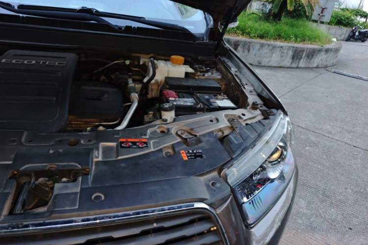 Used Chevrolet Captiva 2015 2.4L 4x4 Flagship Edition 7-Seater Engine Bay Left