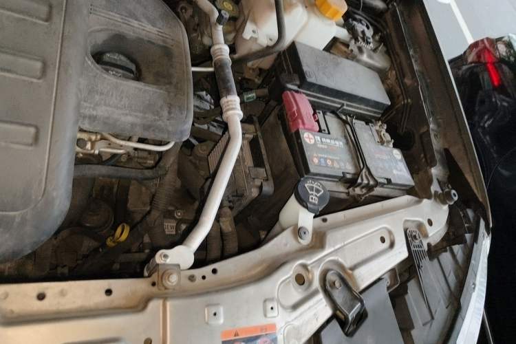 Used Chevrolet Captiva 2015 2.4L 4x4 Flagship Edition 7-Seater Engine Bay Left