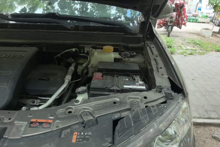 Used Chevrolet Captiva 2015 2.4L 4x4 Flagship Edition 7-Seater Engine Bay Left