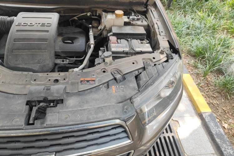 Used Chevrolet Captiva 2015 2.4L 4x4 Flagship Edition 7-Seater Engine Bay Left